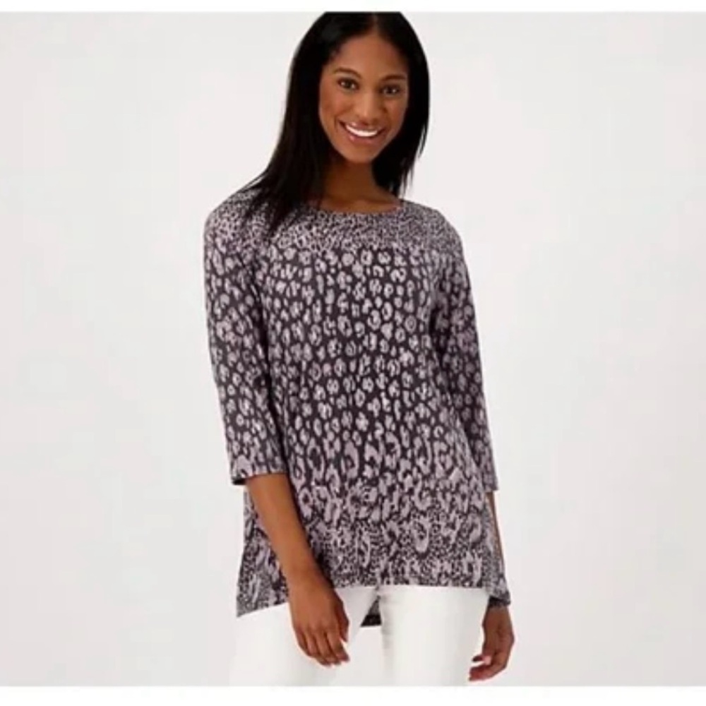 Women's Gray Leopard Print Top